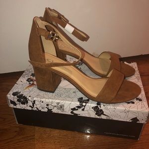 Jessie Whiskey CL by Laundry Heeled Sandals